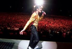 michael-jackson-on-stage